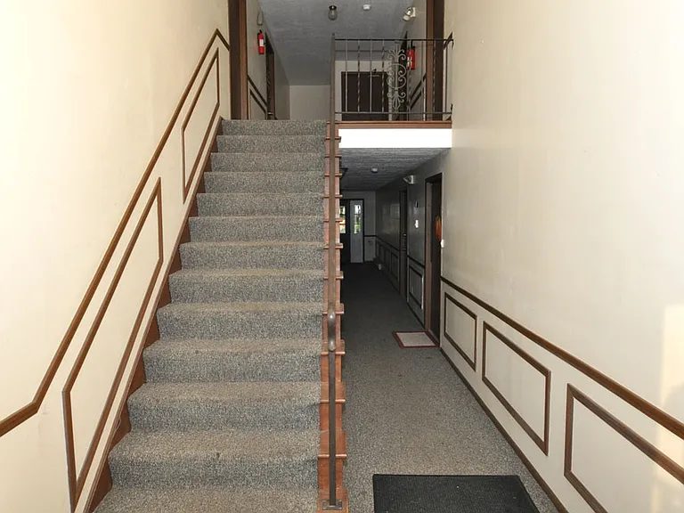 10283 State Highway 212 NE #D — Photo 16