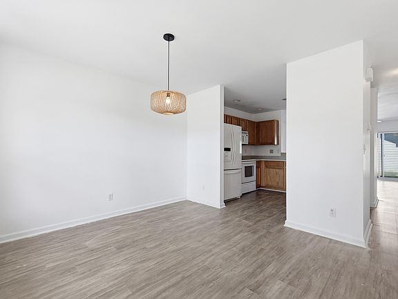 2nd image of 4826 Willow Brook Ln