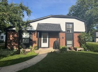 1024 Inverrary Ln, Deerfield, IL 60015