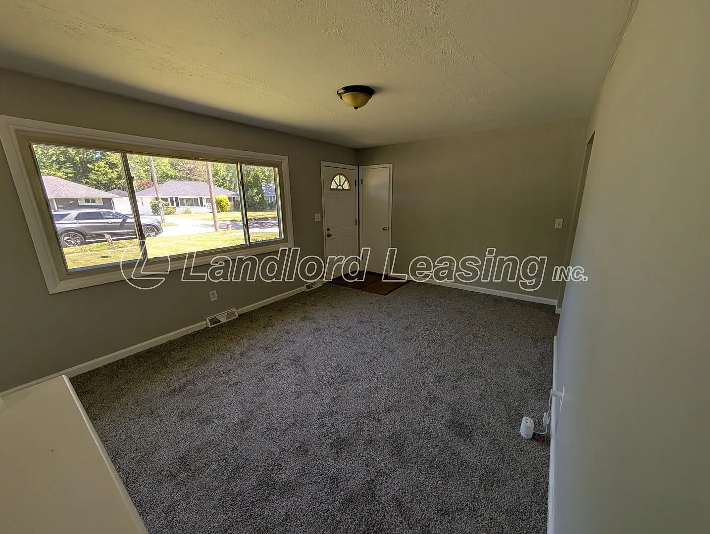 $995 Security Deposit Special! — Photo 3