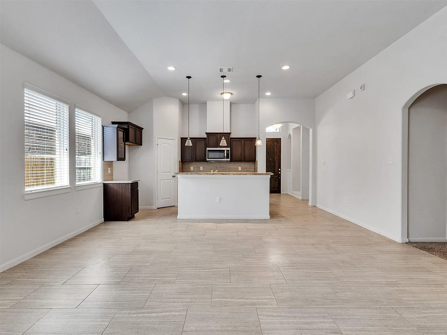 4 bed, 2.0 bath, 1856 sqft, $2,500 — Photo 1