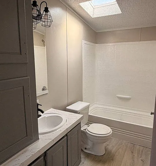 2112 Colonial Dr — Photo 9