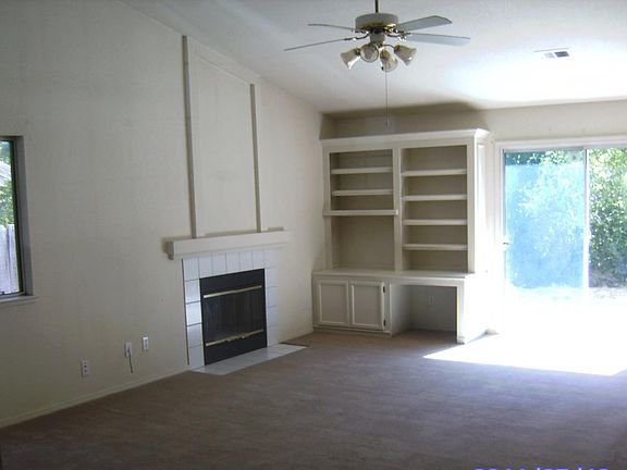 4th image of 871 Leslie St