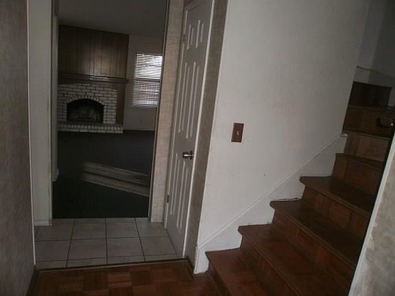3rd image of 4407 Vintage Way