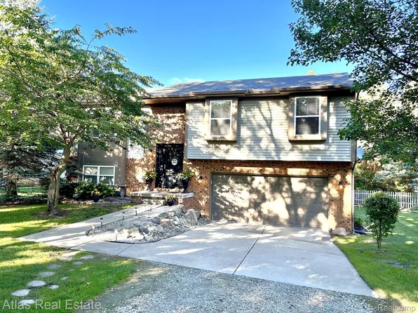 9089 S State Rd, Goodrich, MI 48438