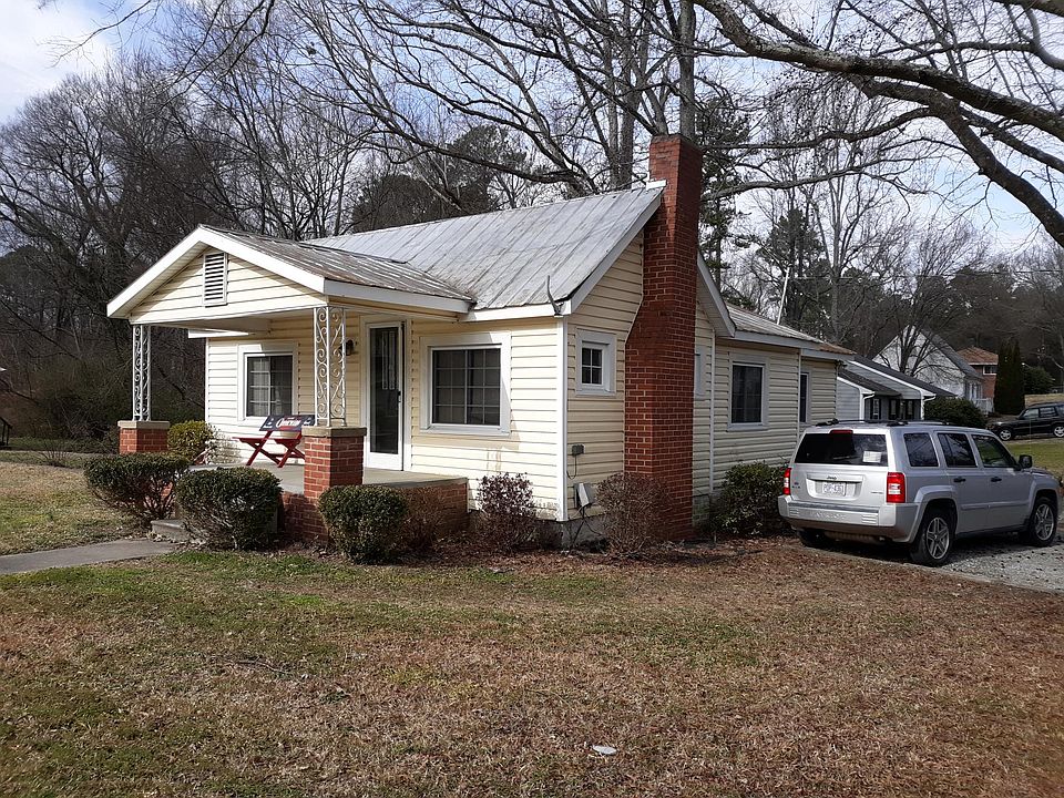 Adorable bungalow with off street parking