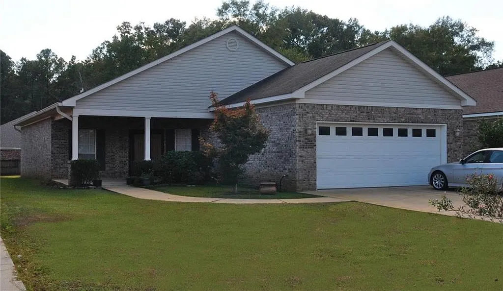 3 bed, 2.0 bath, 1803 sqft, $2,095 — Photo 1