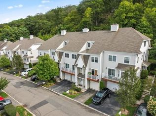 72 Crystal Hill Dr, Pomona, NY 10970