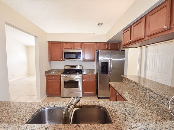3rd image of 320 Sandpiper Dr