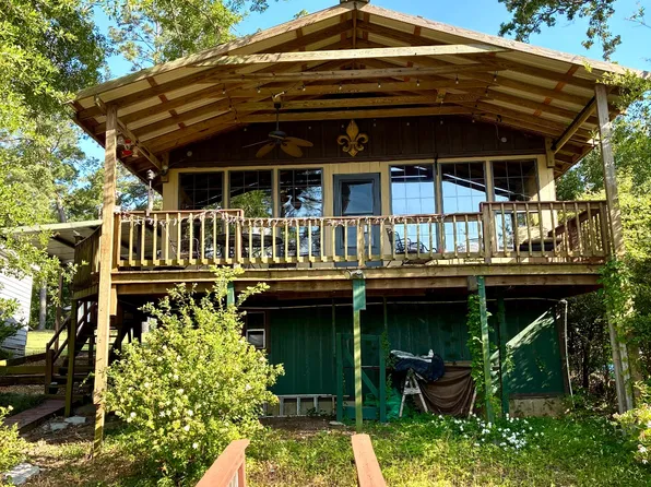 822 Captain Kidd Dr, Florien, LA 71429