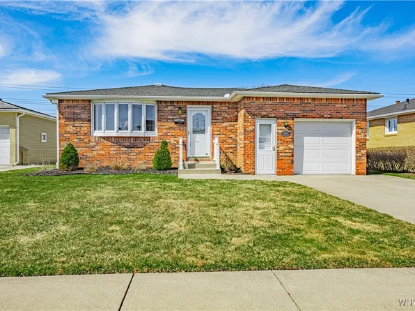 78 Cardy Ln, Depew, NY 14043