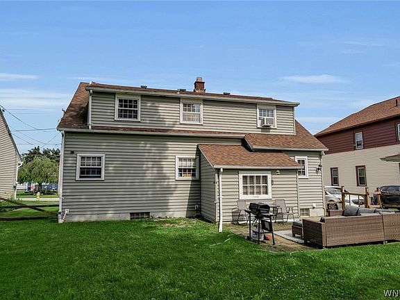 3rd image of 134 Woodlawn Ave
