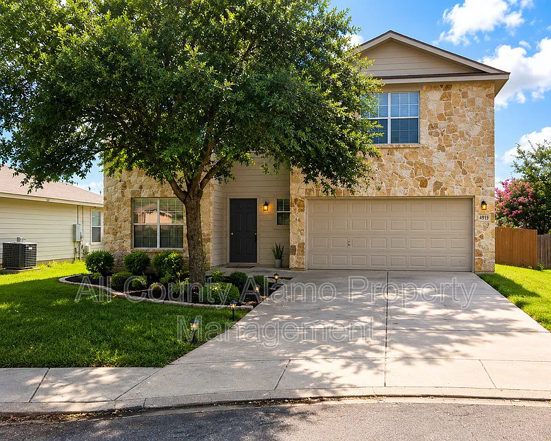 4 bed, 2.5 bath, 2110 sqft, $1,850 — Photo 4