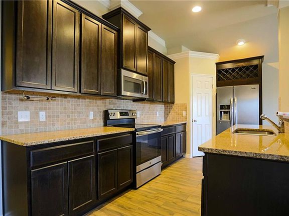 5th image of 2221 Mangrove Dr