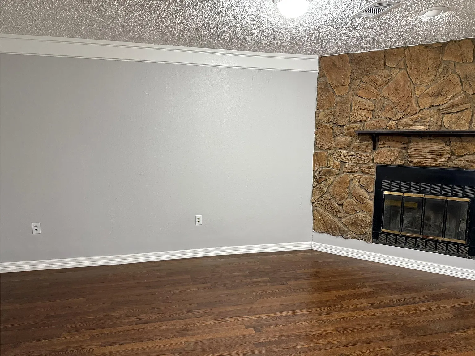 3 bed, 1.5 bath, 1572 sqft, $1,450 — Photo 3