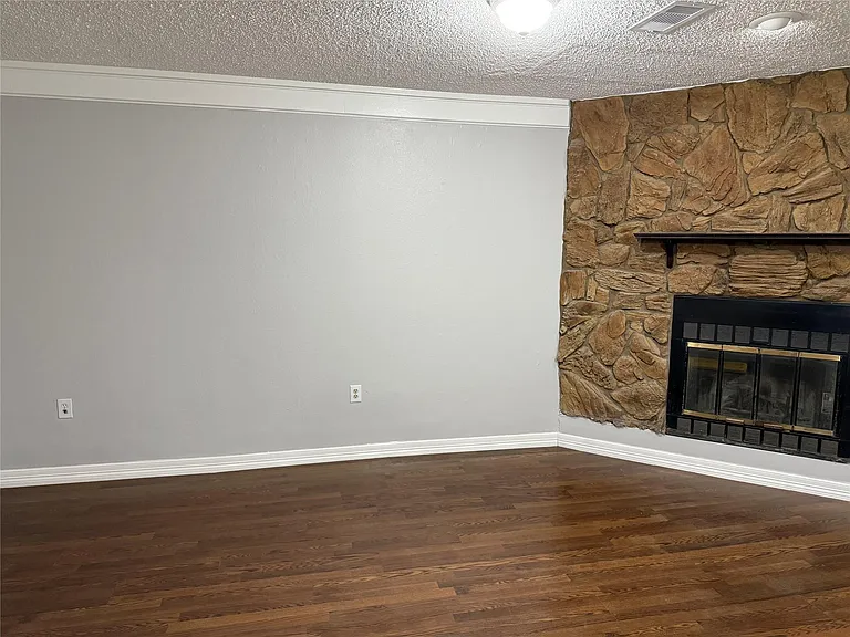 5519 Mendota Ln — Photo 3