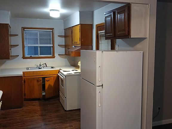 4th image of 4605 N Maple St #A