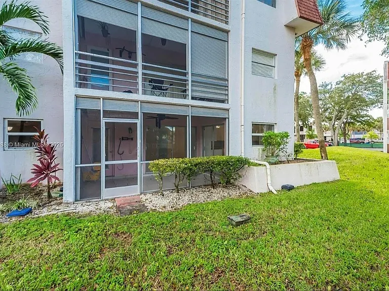 8002 Lagos De Campo Blvd #101 — Photo 3