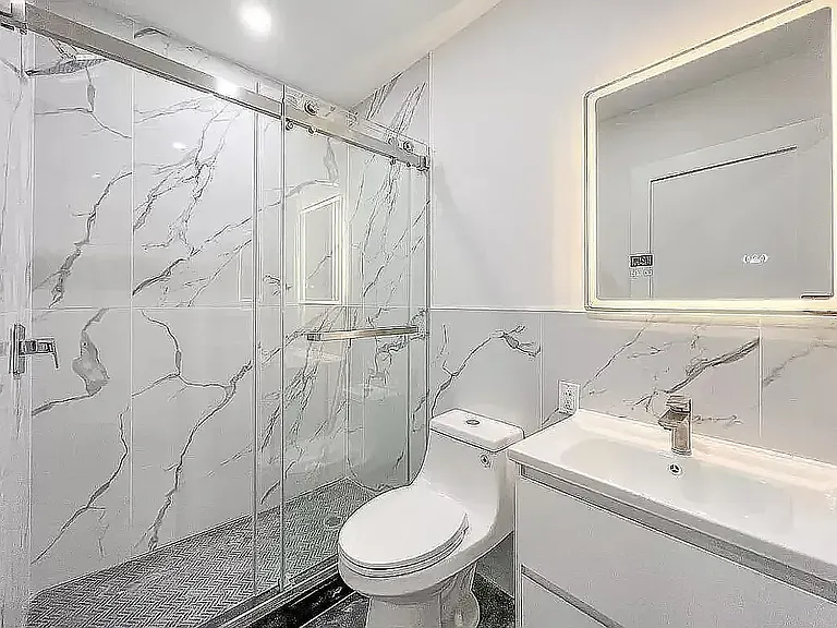 627 E 6th St #4 — Photo 7