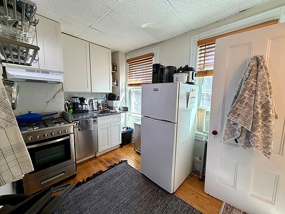 3rd image of 32 Irving St APT 4