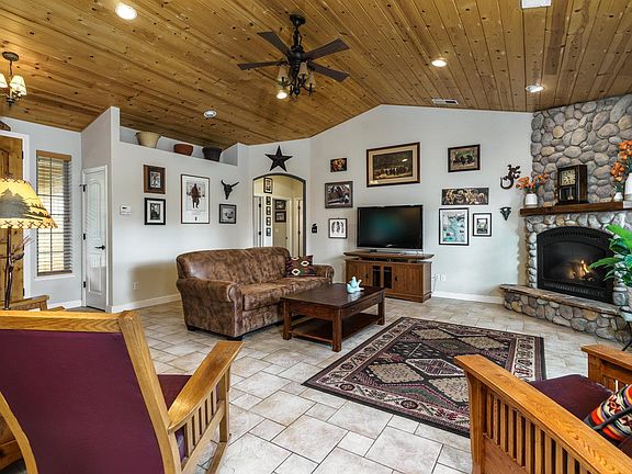 3rd image of 23767 Leisure Dr