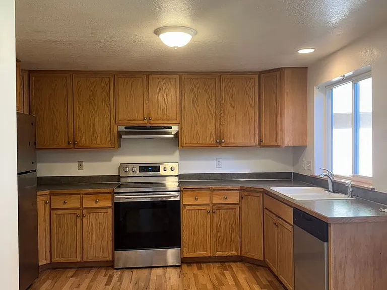 2592 NW Sherman Hill Rd — Photo 4
