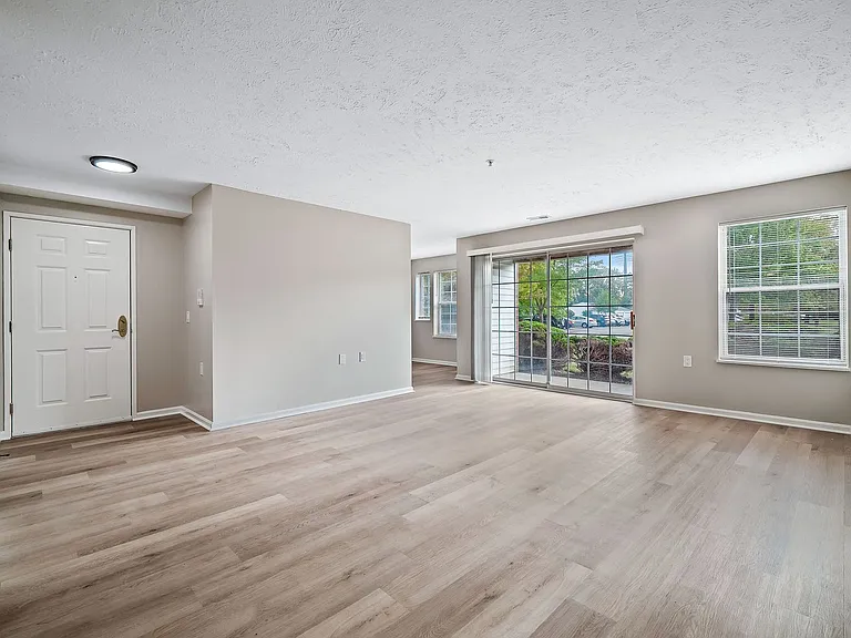 Cherry Tree Village Apartments — Photo 204