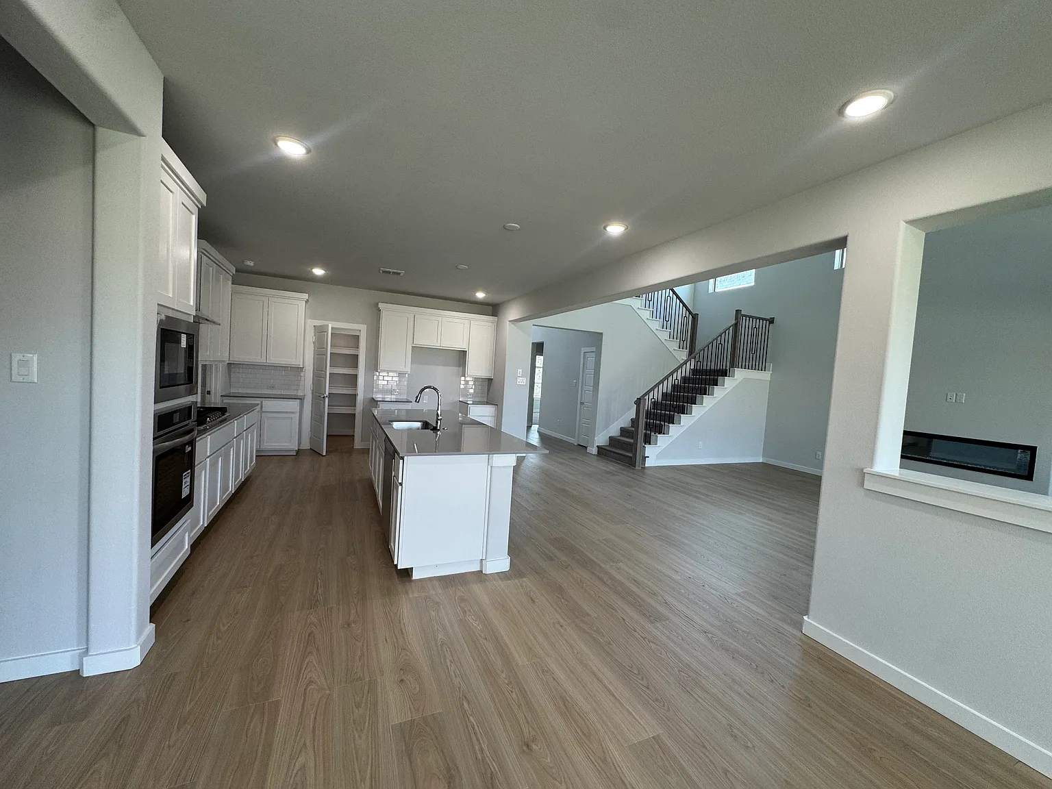 4 bed, 3557 sqft, $3,650 — Photo 4