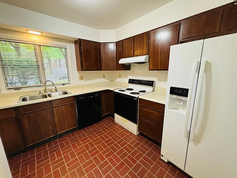 319 Shenandoah Cir — Photo 7