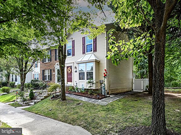 3rd image of 8815 Ashberry Ct