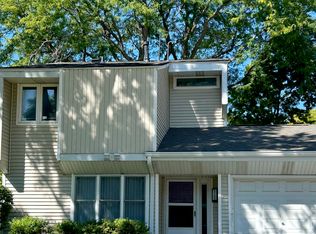 4118A Shark Ct, Great Lakes, IL 60088