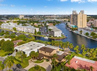 418 Tamarind Dr, Hallandale, FL 33009