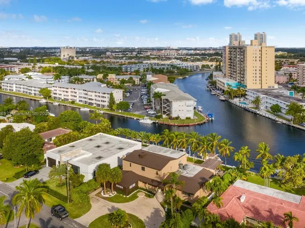 418 Tamarind Dr, Hallandale, FL 33009