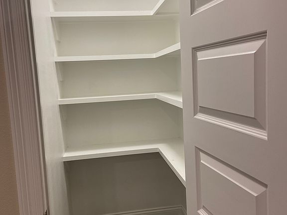 3rd image of 5024 Jerry Rd #2