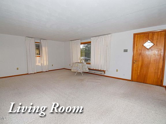 5th image of 1325 Forest Hills Dr
