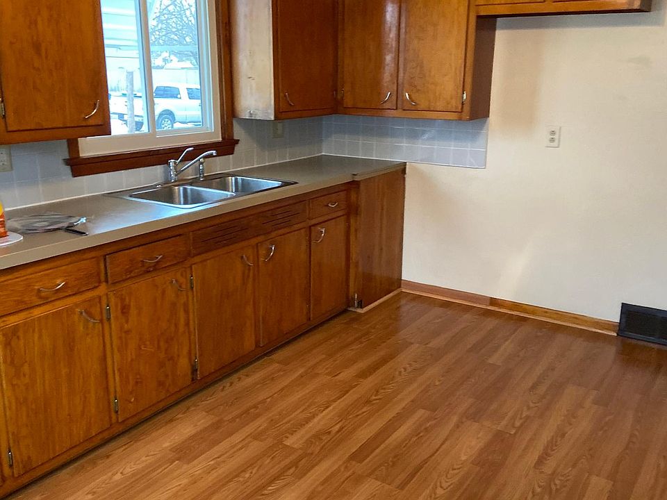 Kitchen with built in stove & oven