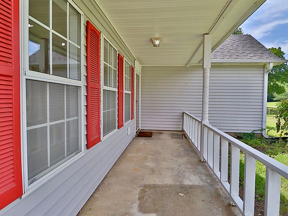 3rd image of 728 Belton Rd