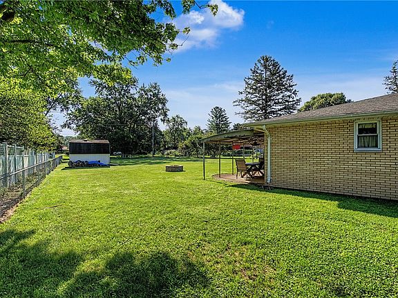 5th image of 3964 Cloverdale Rd