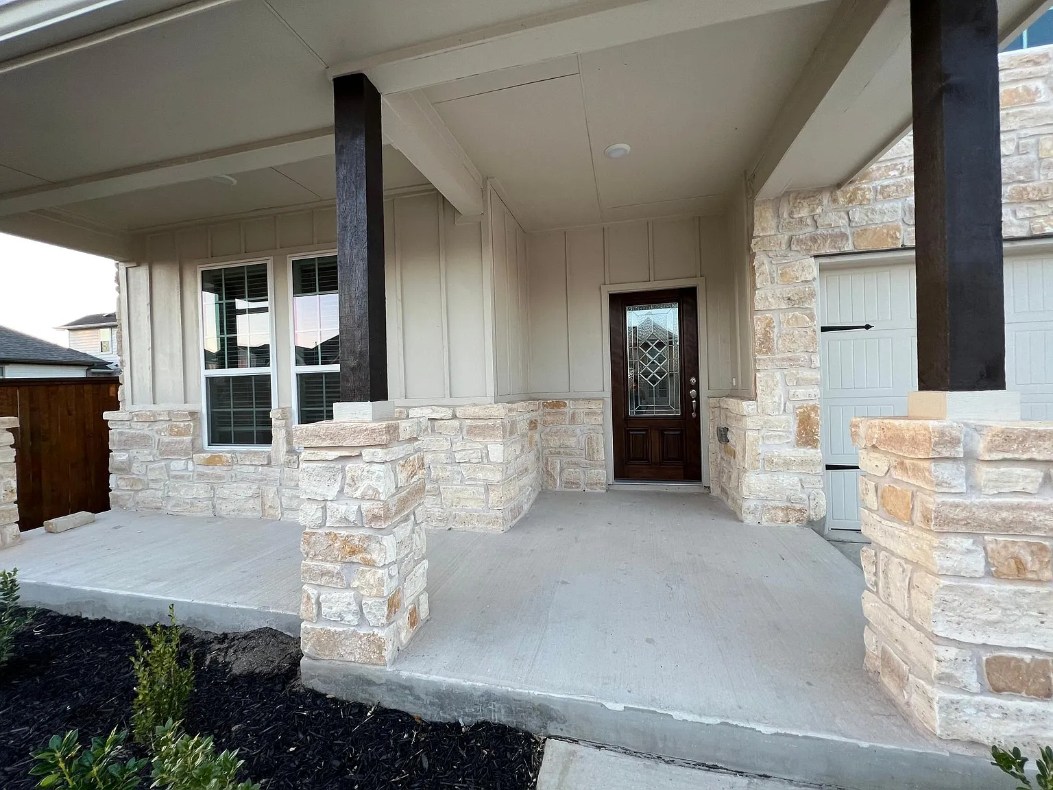 4 bed, 2687 sqft, $2,650 — Photo 2