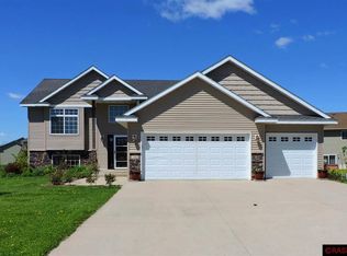 200 Pinehurst Dr, Mankato, MN 56001