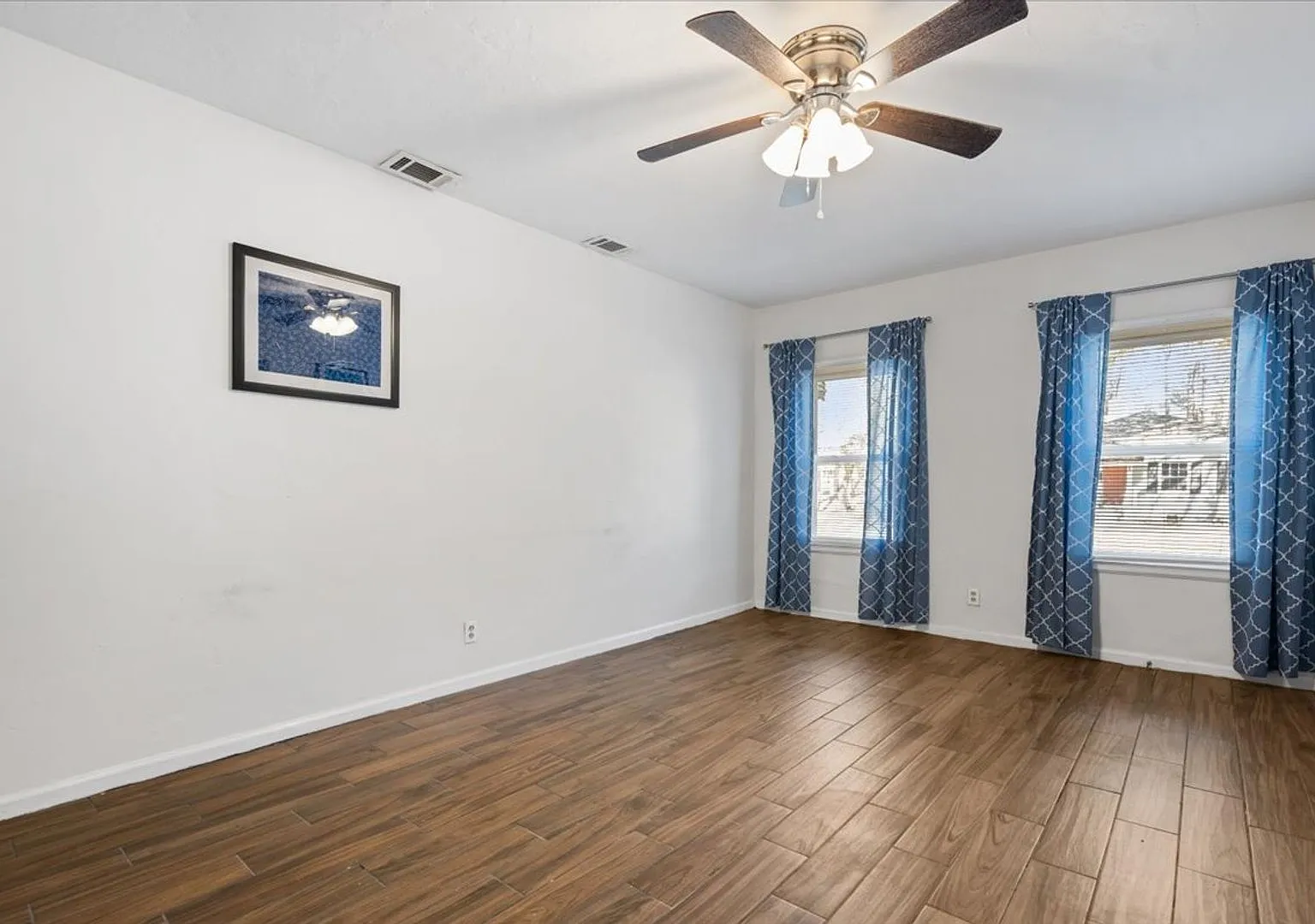 Charming Duplex Near Daffin Park with Private Fenced Yard and Off-Street Parking — Photo 3