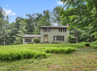 5 Pleasant View Dr, Great Barrington, MA 01230