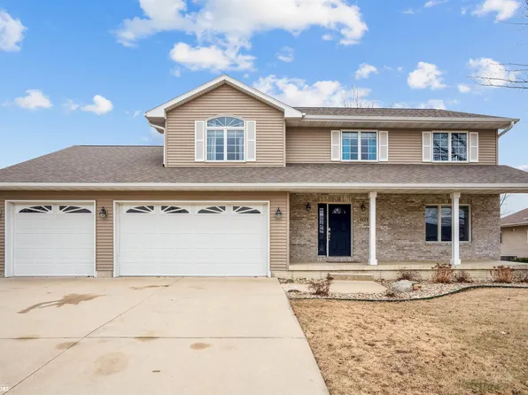 4124 Orchard Hill Dr, Cedar Falls, IA 50613