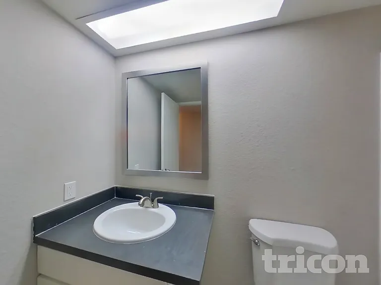 8806 W Pinchot Ave — Photo 14