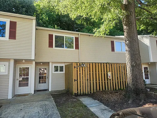 220 Elizabeth St Photo 1