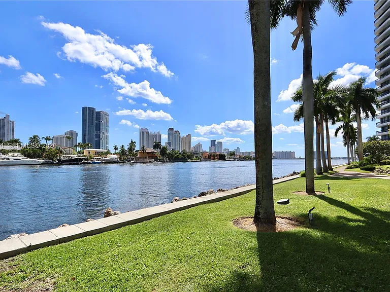 3600 Mystic Pointe Dr #1115 — Photo 60