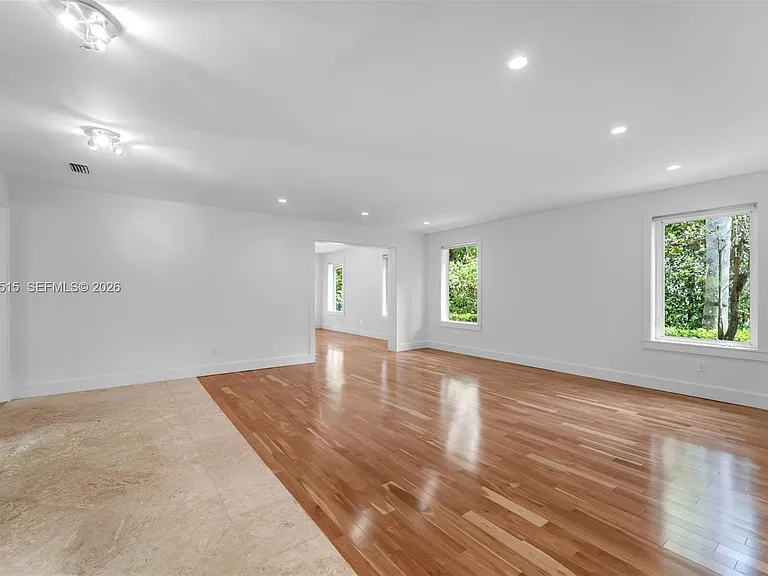 7711 SW 47th Ave — Photo 6