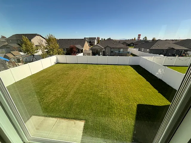3 bed, 2.5 bath, 1850 sqft, $2,300 — Photo 4