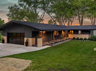 13464 N Lakewood Dr, Mequon, WI 53097