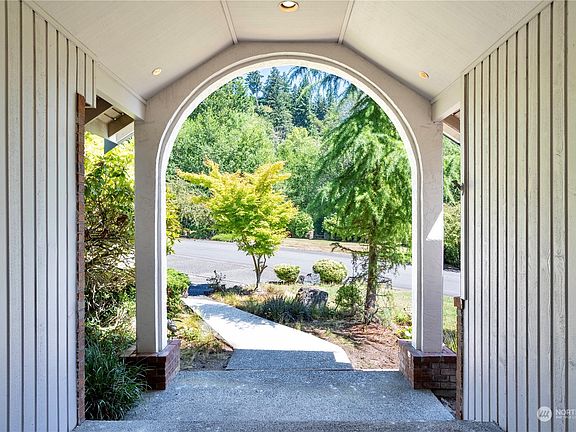 3rd image of 4111 205th Avenue SE